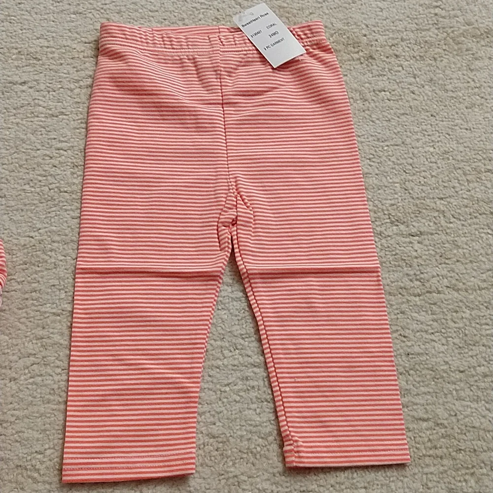 3/$33 NWT 2-pc Sweet Heart Rose Tunic and Capri Leggings 24M